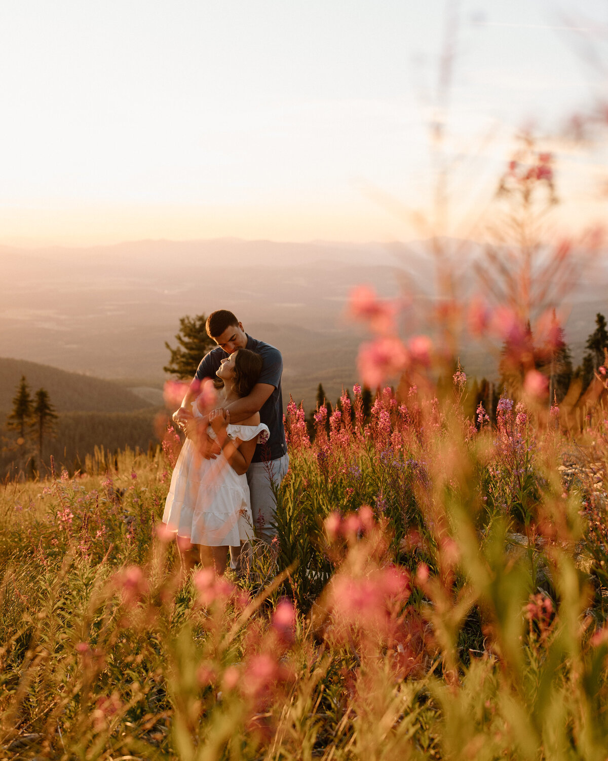 mount_spokane_wildflower_summer_engagement_session_03