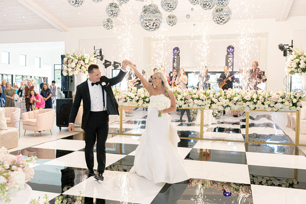 Hannah-and-Kyle-Wedding-Preview-Emily-Nicole-Photo-174