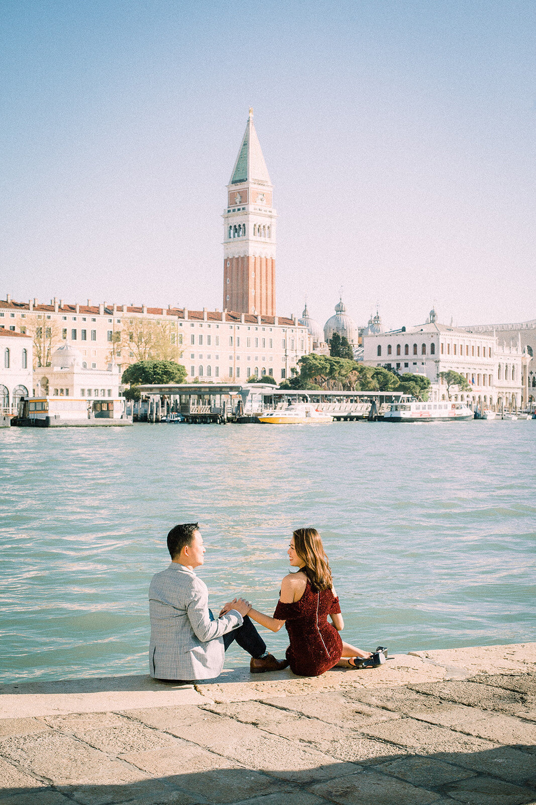 Venice-taxi-boat-luxury-photoshoot-couple-wedding11