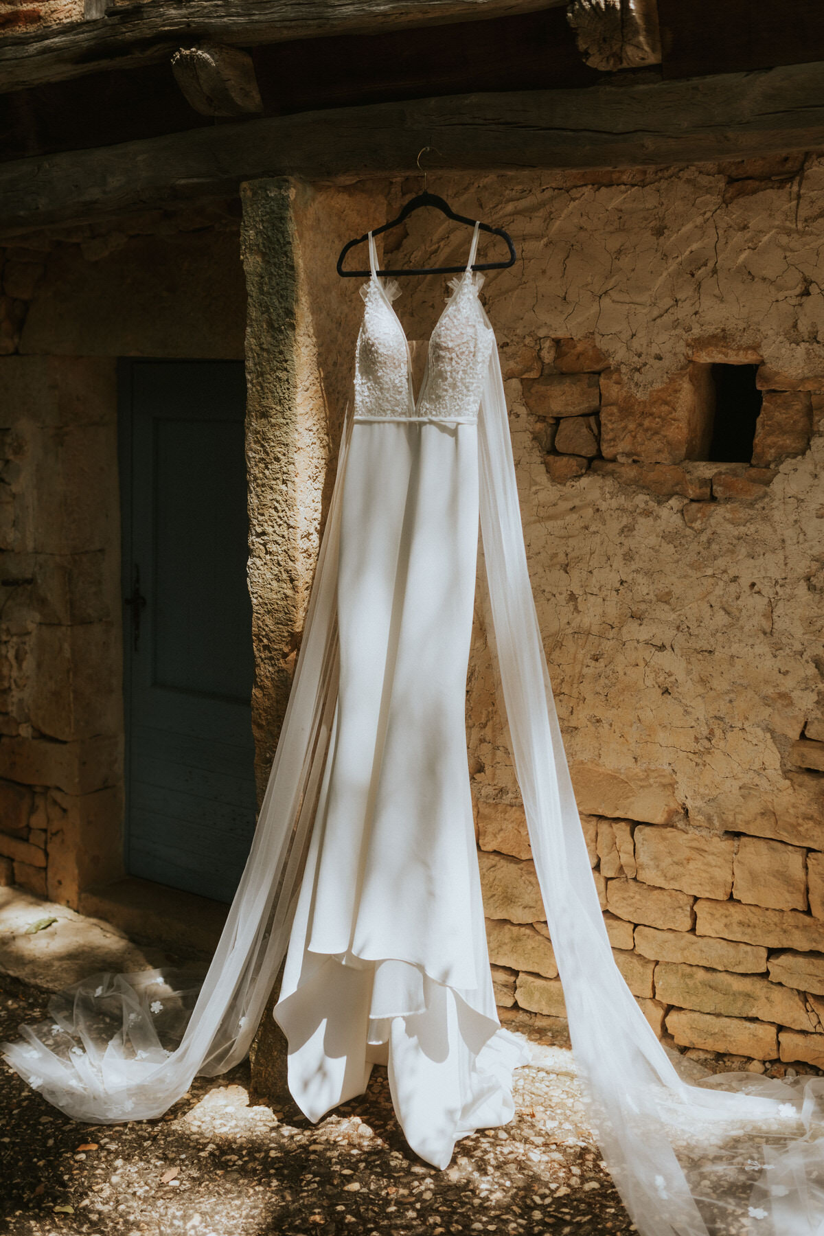 Kirstyandjames_chateaudecas_lauradeanphotography_dorsetweddingphotographer-10-1