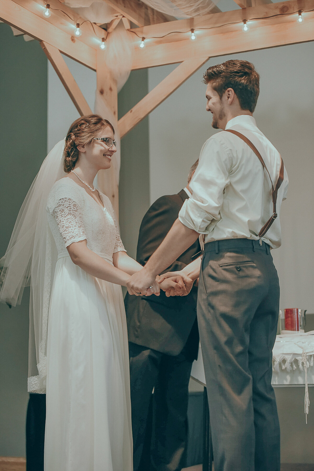 wedding ceremony | Iowa wedding photographer | Iowa Photographer | Playlife | Cedar Rapids | Iowa City | Kalona | Alaynna Ann Schwartz-87