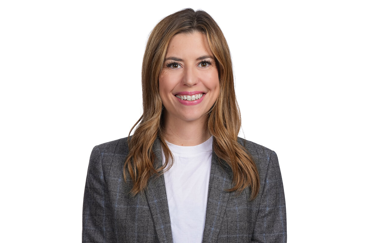 kansas-city-headshot_backdrop-standard-photography-0116-woman-smiling-headshot