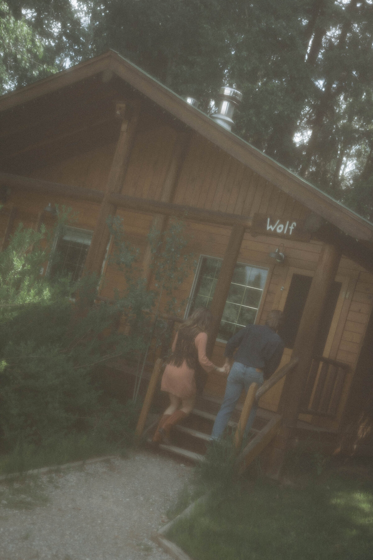 vpc-couples-vintage-cabin-shoot-21