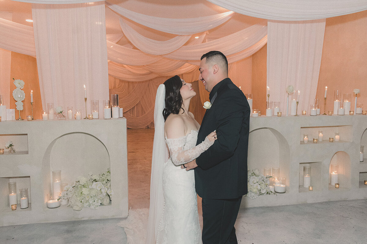 ThatChapelDowntownLasVegasModernWeddingChapel13