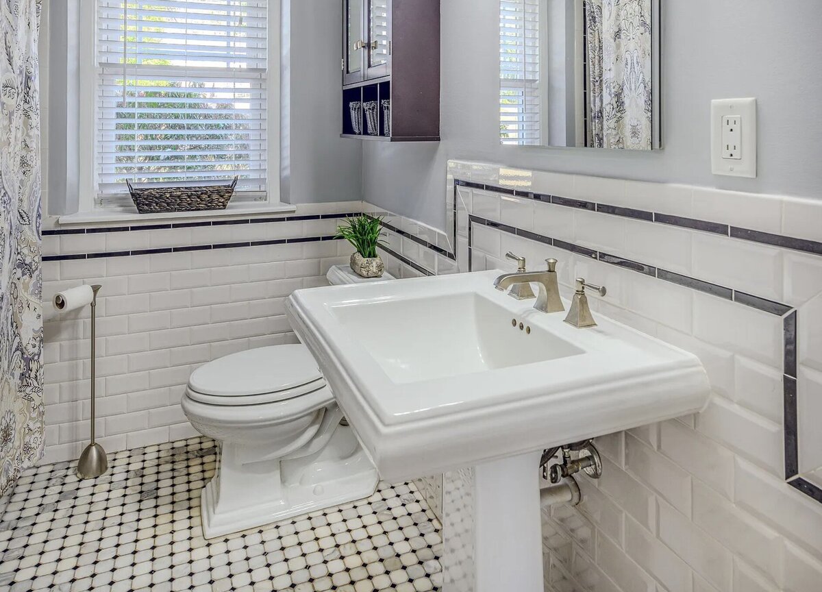 Kelly DeTommaso Occupied Home Staging Ambler PA Bathroom