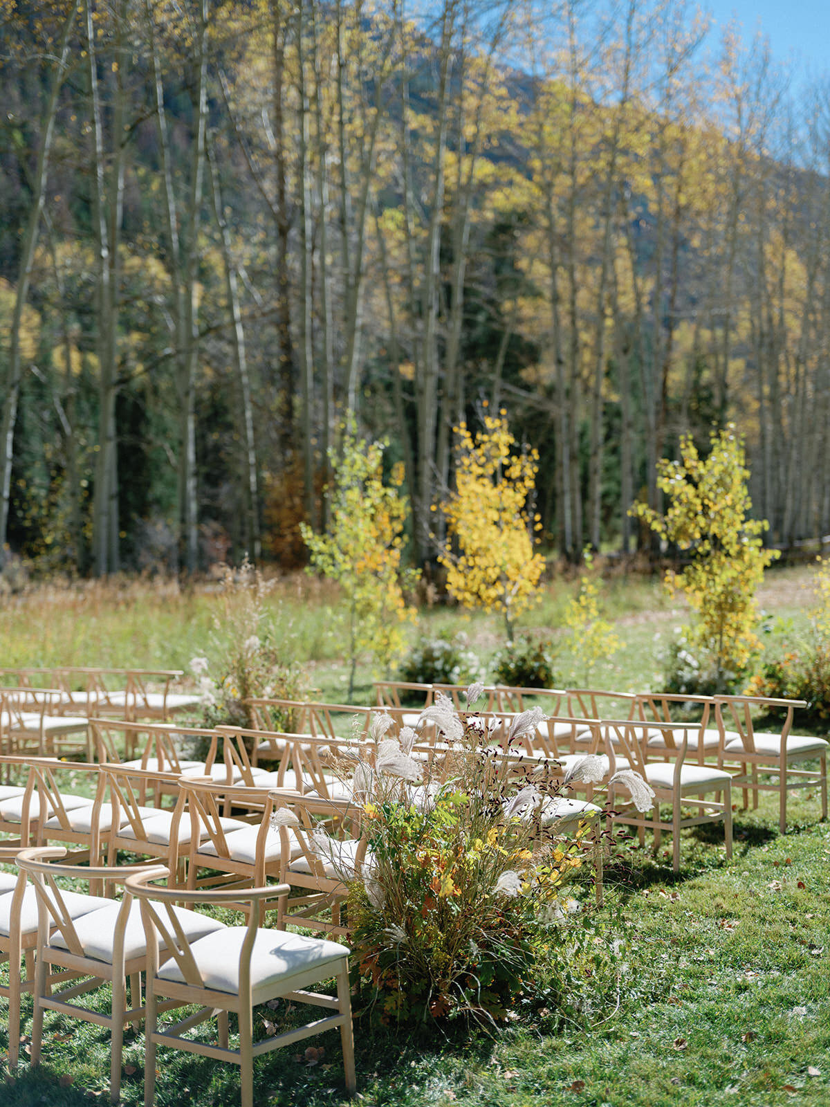 Aspen fall tented wedding at t lazy 7 ranch_RxL-26