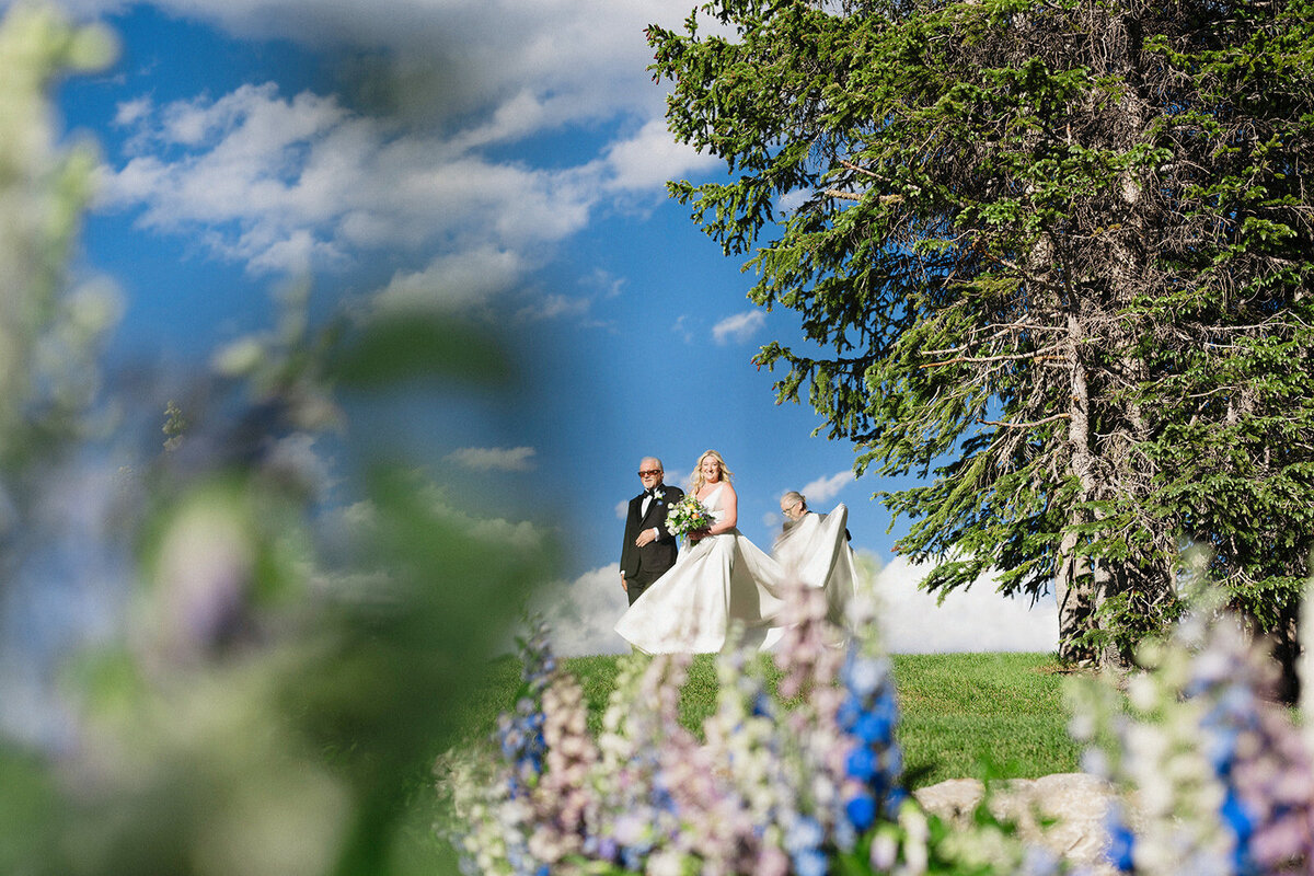 bride-father-walking-into-ceremony-aspen-hbicweddings
