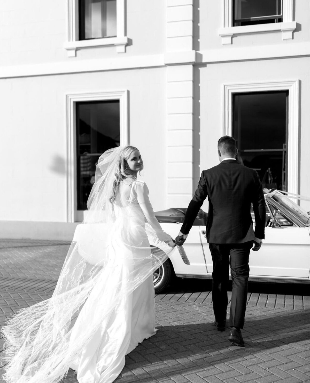 blackandwhite-brideandgroom-queenstown-wedding-eichardts