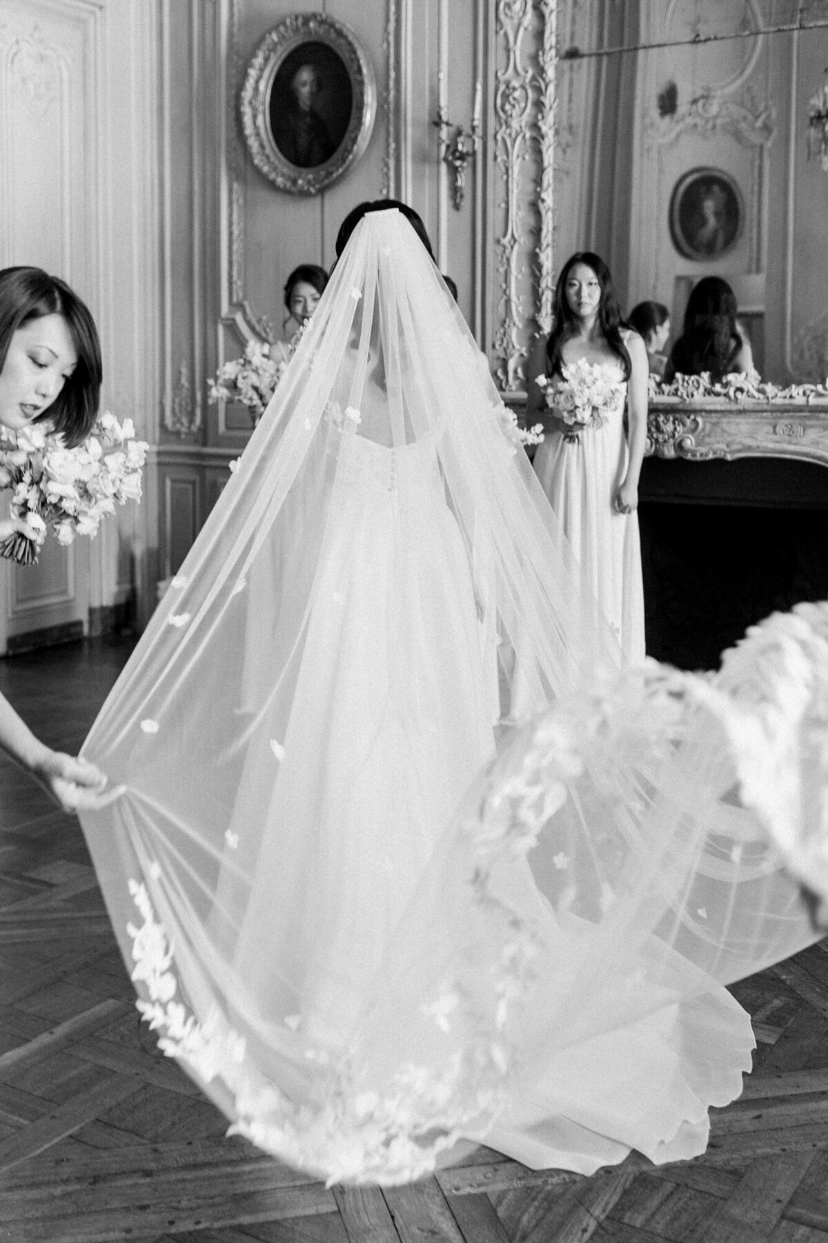 Maïlys Fortune Photography Husband Wife Wedding Weddings Photography France Switzerland Italy Timeless Dreamy Imagery Bilingual French English Destination Weddings Destination Wedding Provence French Riviera Paris Lake Como Tuscany50