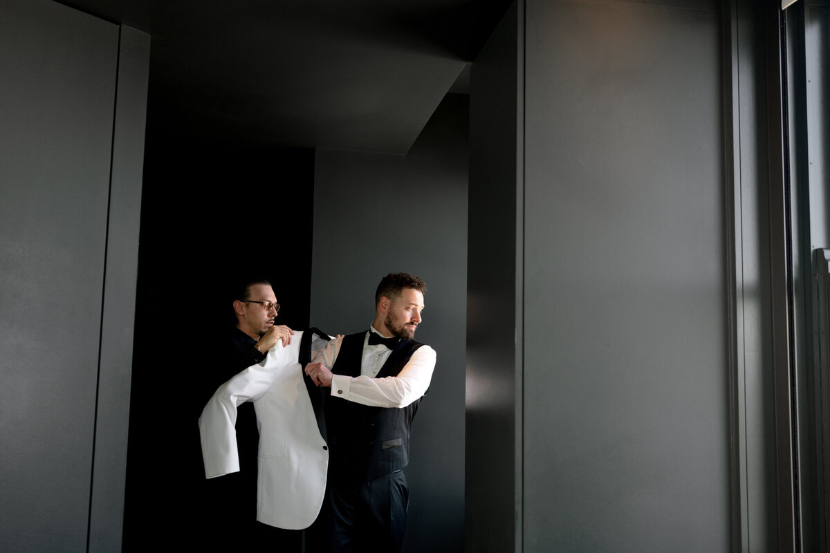 Berlez-Aspen-Avenue-Chicago-Wedding-Photographer- Clementine-Events-Thistle-&-Plume-Shannon-O’Brien-Makeup-Daniela-Kosta-Beauty-Sarabande-The-Robey-Vogue-Magazine-Editorial-Edgy-25