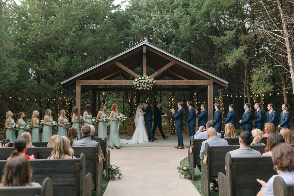 outdoor wedding ceremony in dallas, texas