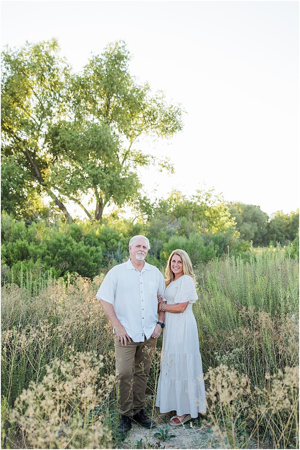 Neutral-Outfit-Insperation-Ideas-Family-Portraits-in-Menifee (17)