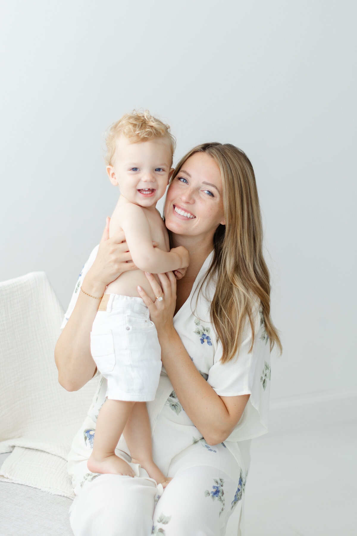 A Philadelphia in-studio maternity portrait session with siblings - 5