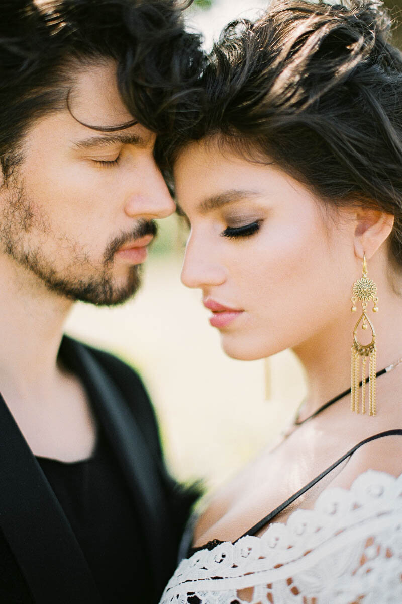 Engagement 1200px-1061