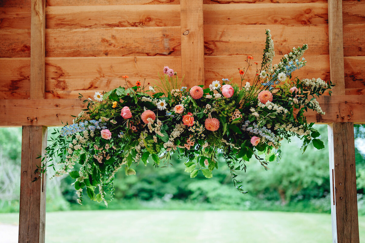 Issy-and-Bella-Floral-Design-Wedding-Florist-Herefordshire-Haybarn-House-J-L5