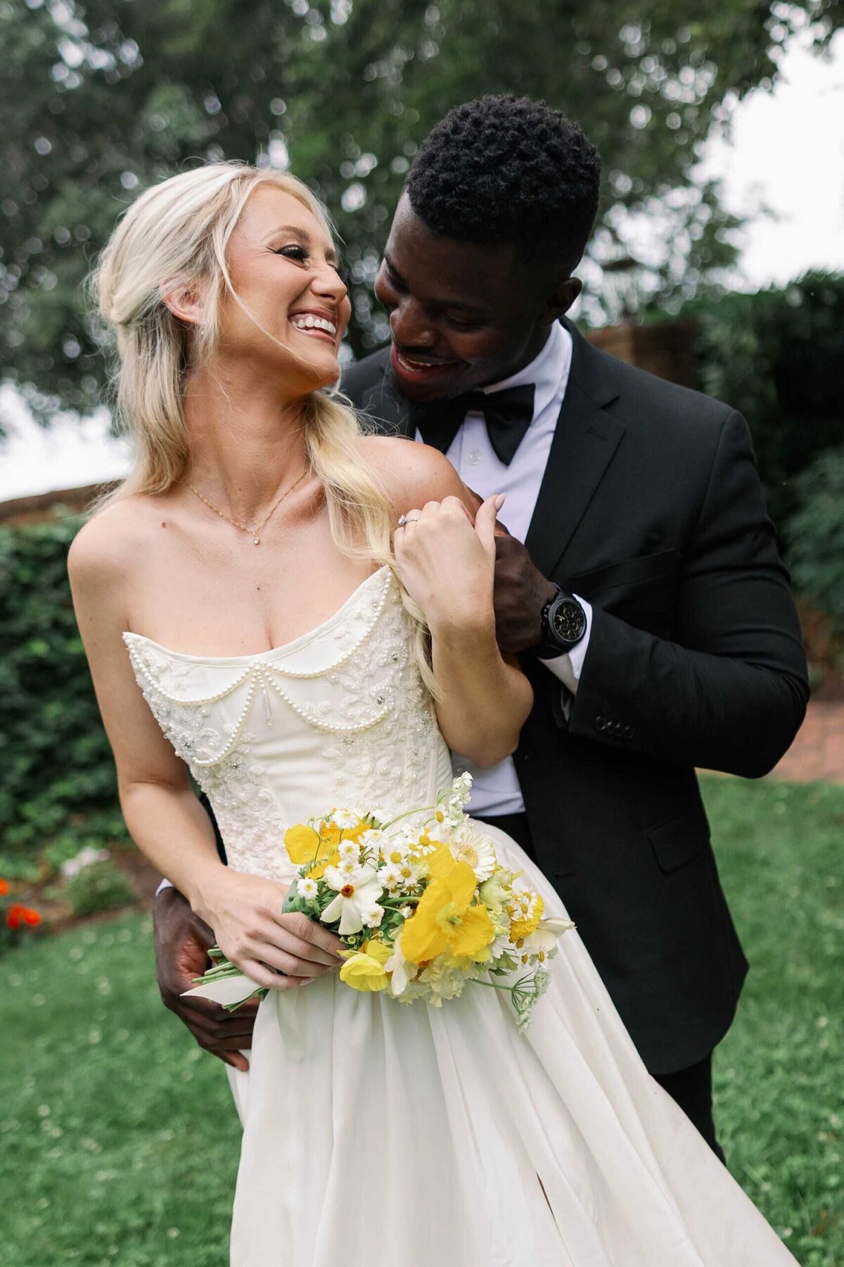 brittland-manor-wedding-couple-yellow-floral-bouquet-eastern-shore-md