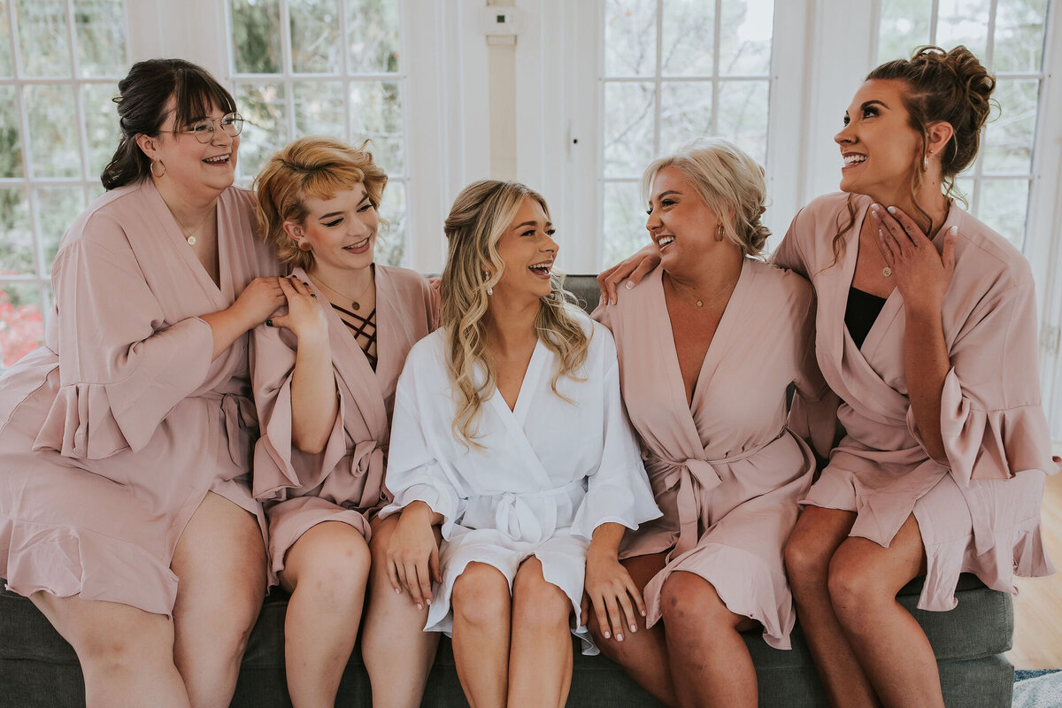 bridesmaids-getting-ready