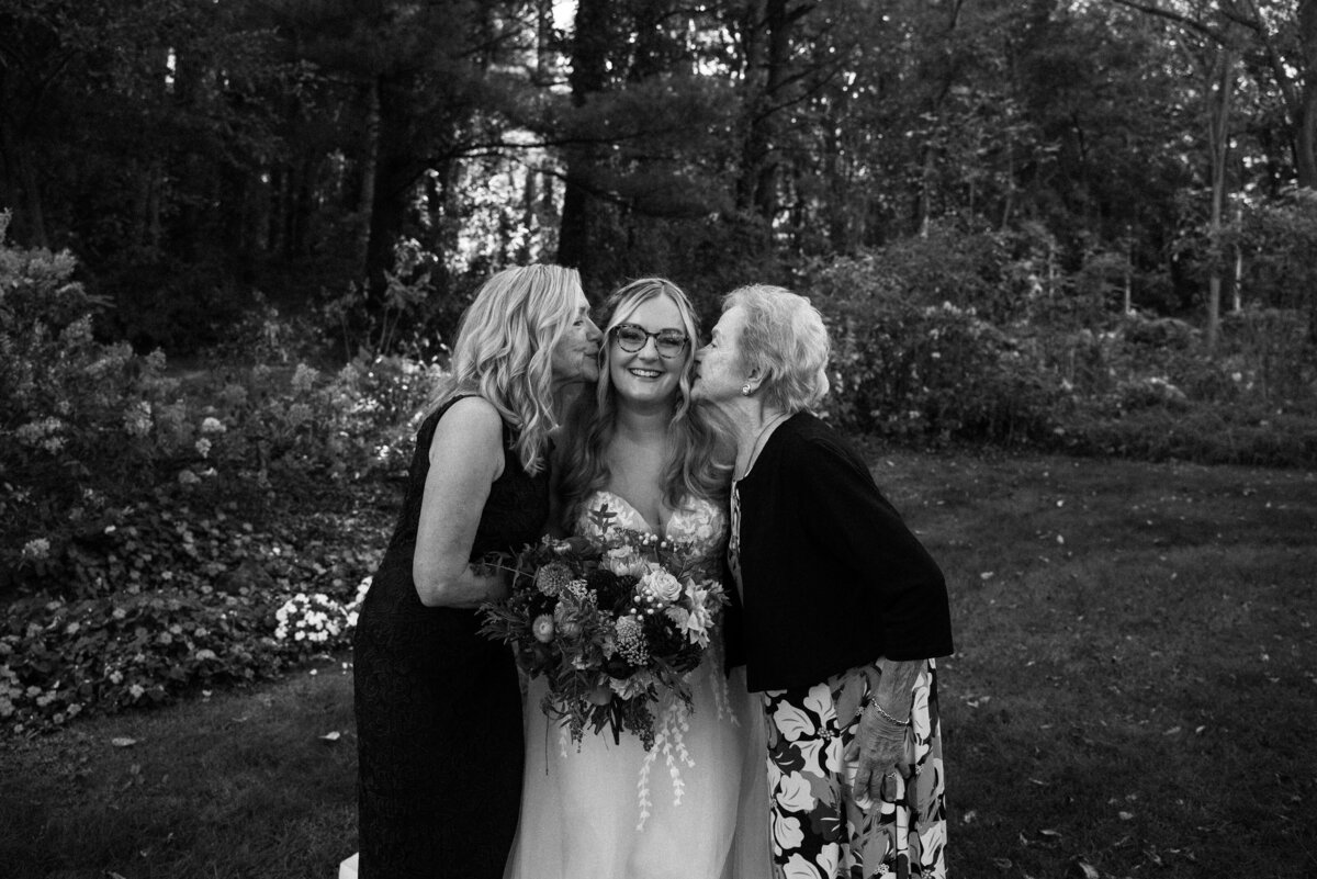outdoor-summer-wedding-red-wing-minnesota-03