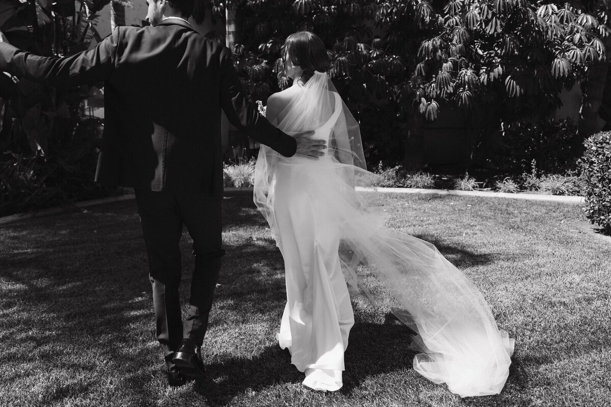 Dramatic bridal portrait captured by Puerto Rico elopement photographer

