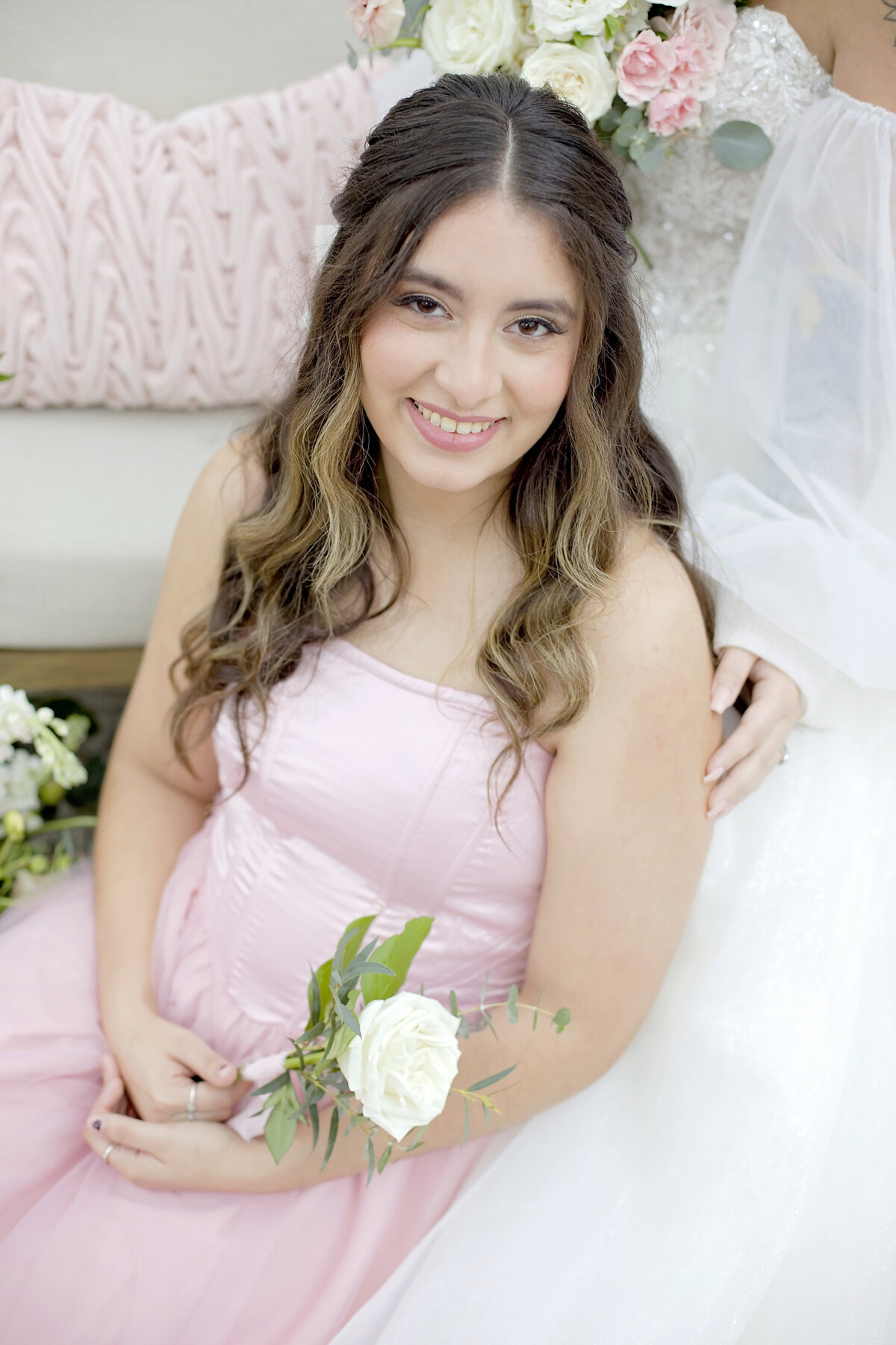 hill country bridal stylists-robin rogers photography-bluebonnet field floral-oaks at heavenly
