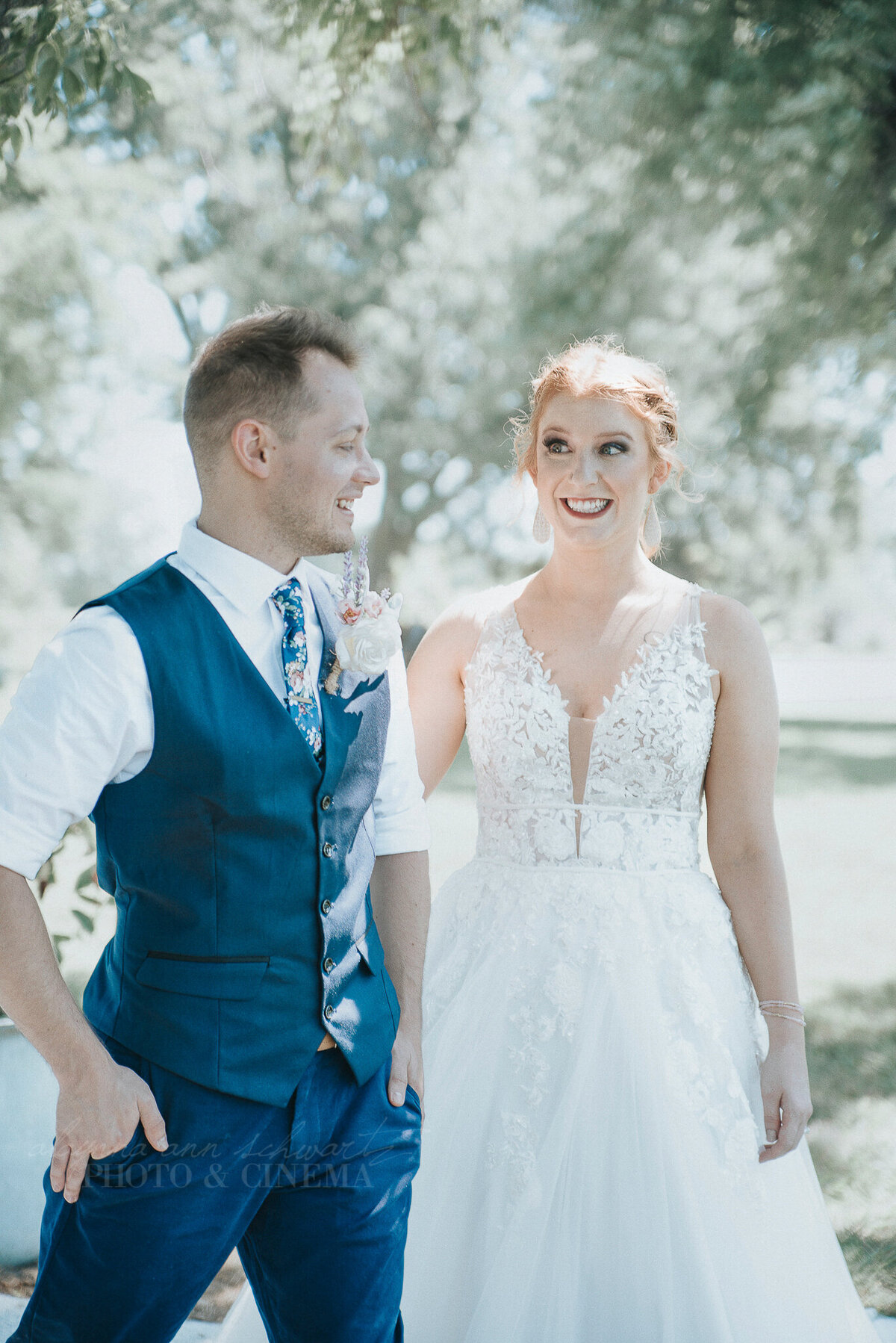 first look _ alaynna ann schwartz _ harpors vinyard _ iowa photographer _ playlife photography_0217