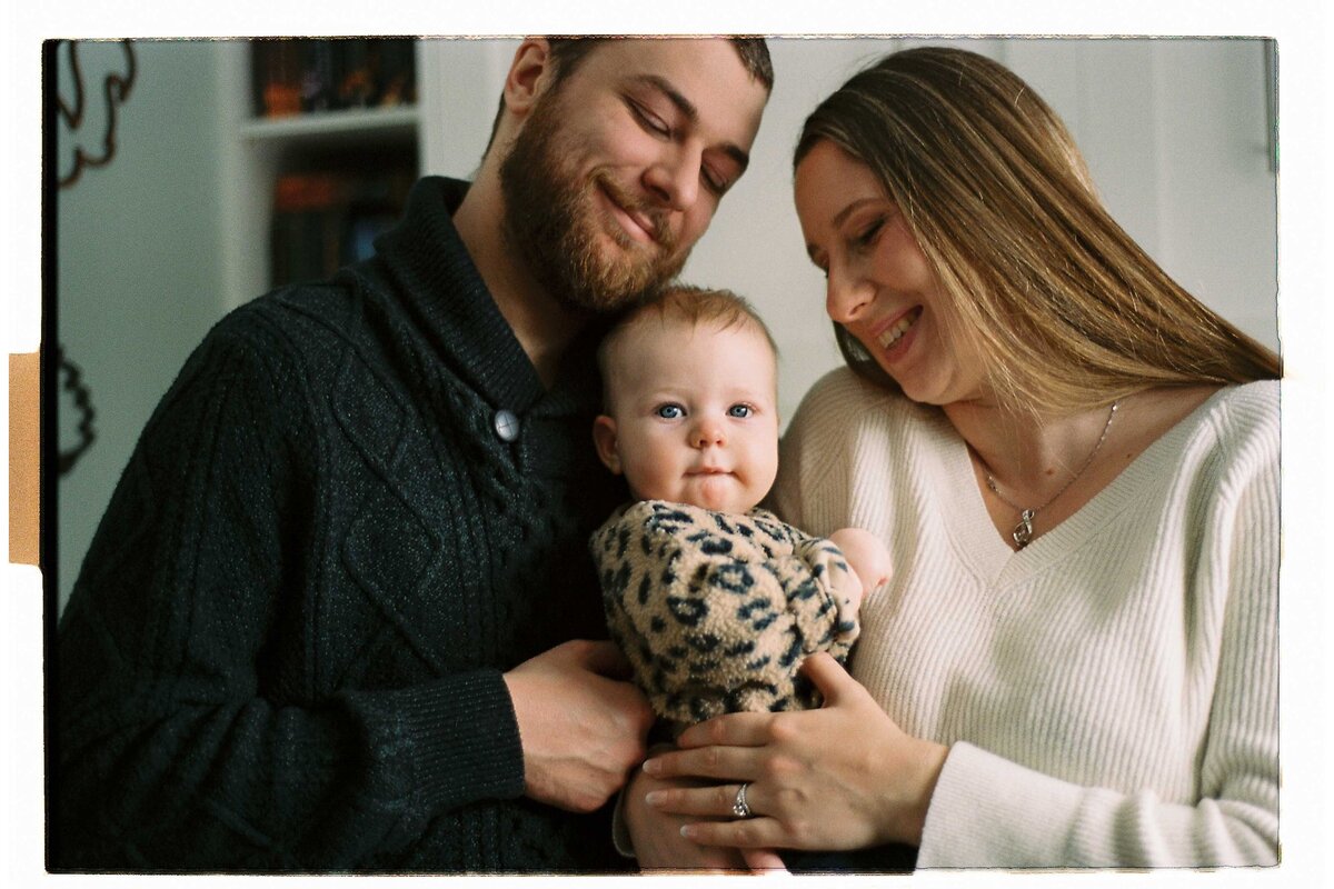 in-home-uxbridge-ontario-family-photograhy-on-film1