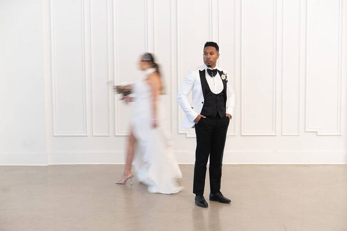 Torontos best wedding photographers Swish and Click Photography couples portrait