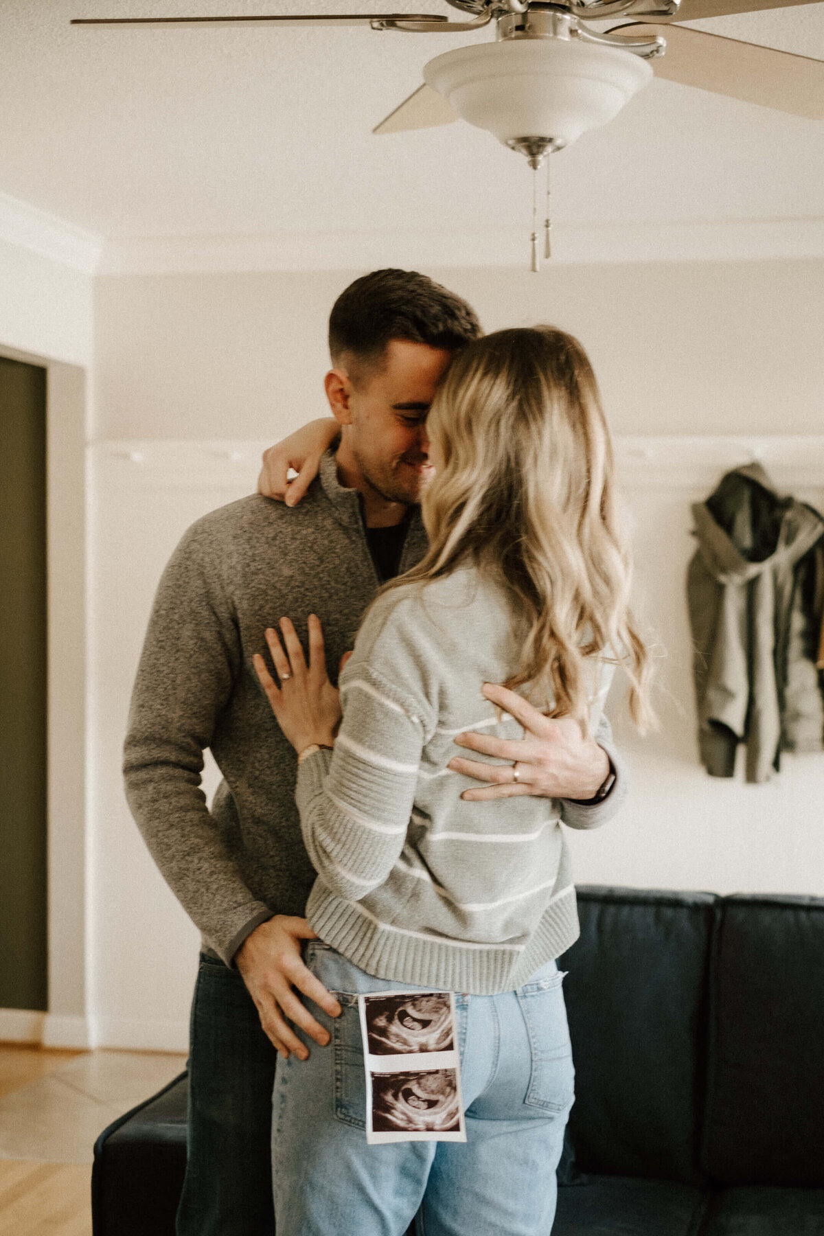 Intimate Home Gender Reveal Couple Photoshoot - Stacey Vandas Photography62