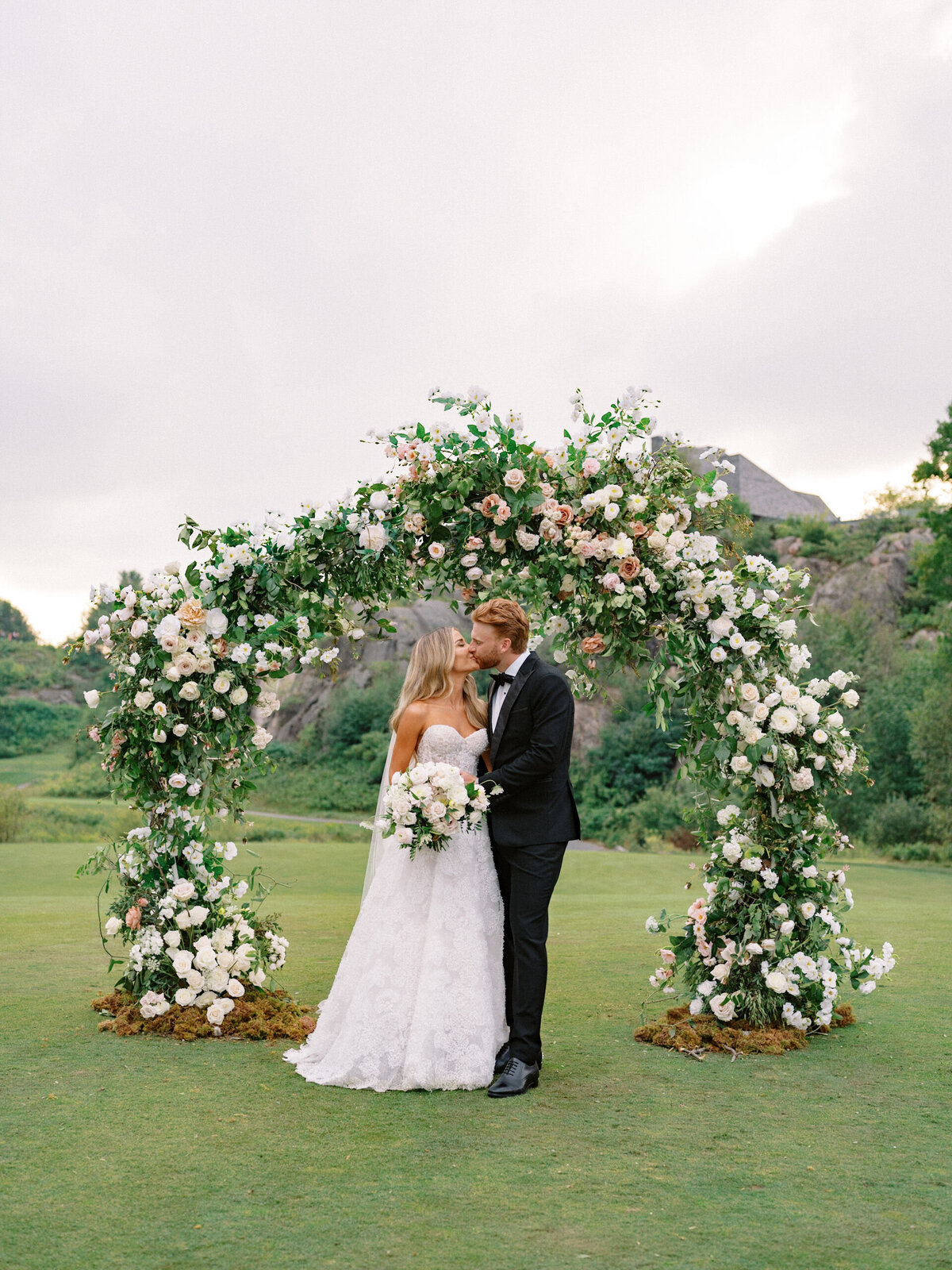 AshleyPigottEvents-Wedding-Maddie&Connor-MuskokaBayClub-Muskoka-014