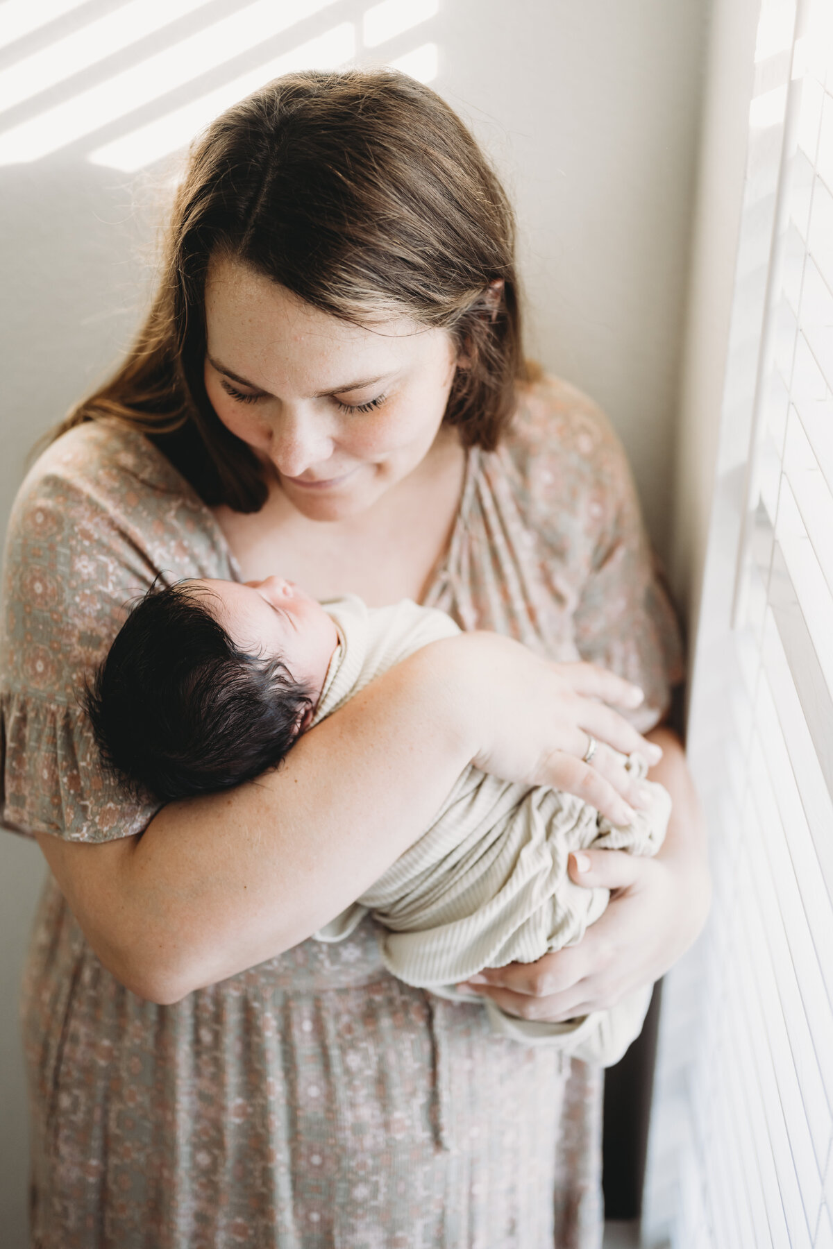 mom-holding-newborn-girl