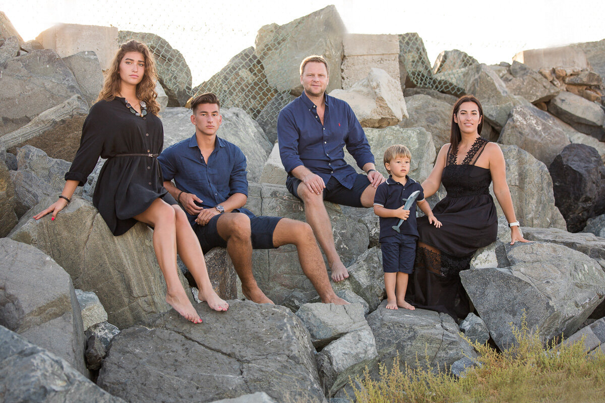 family-on-the-stones-portrait