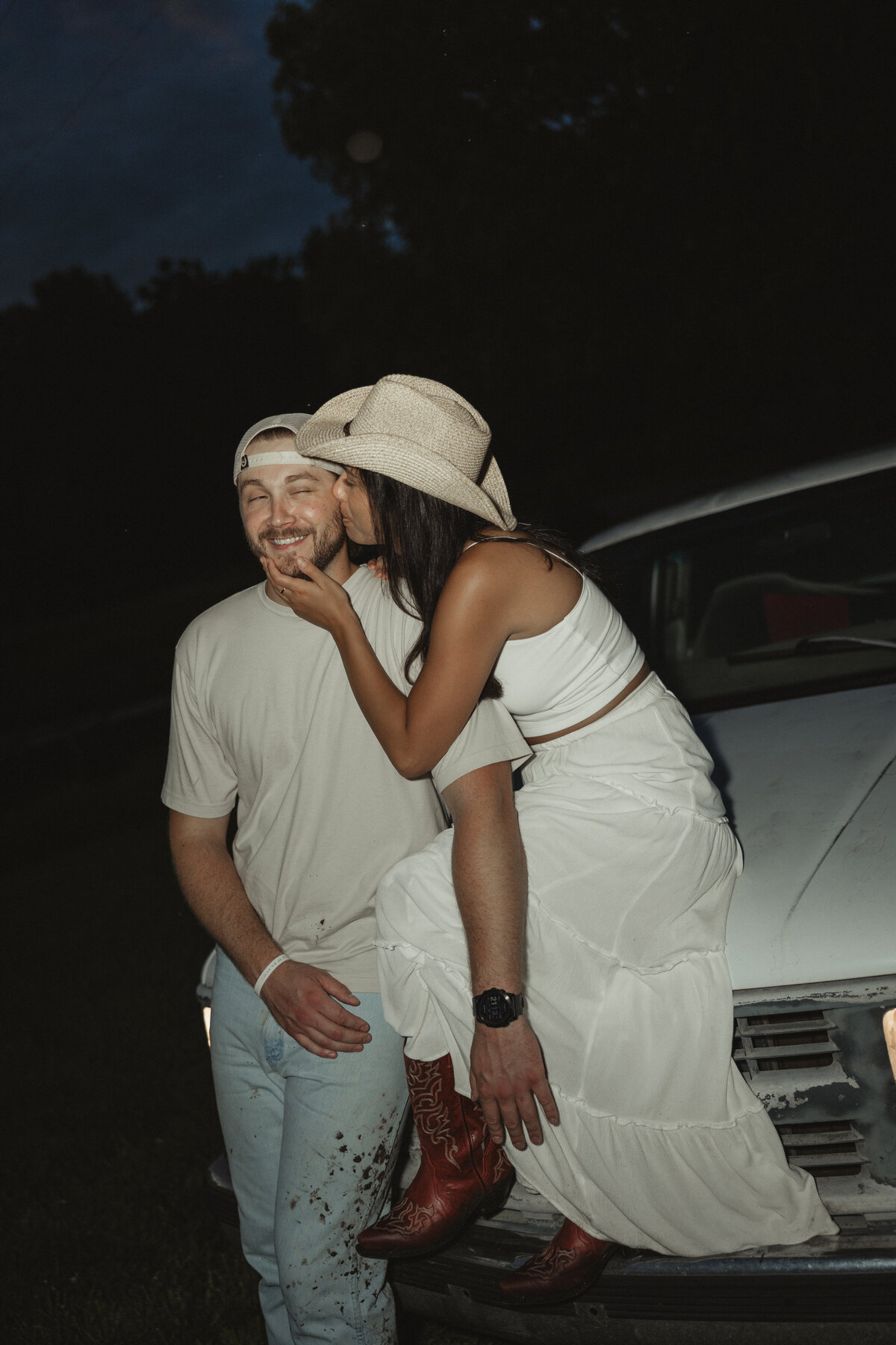 Wildflowercouplessessionwithtruck_emilyarwinephoto-234