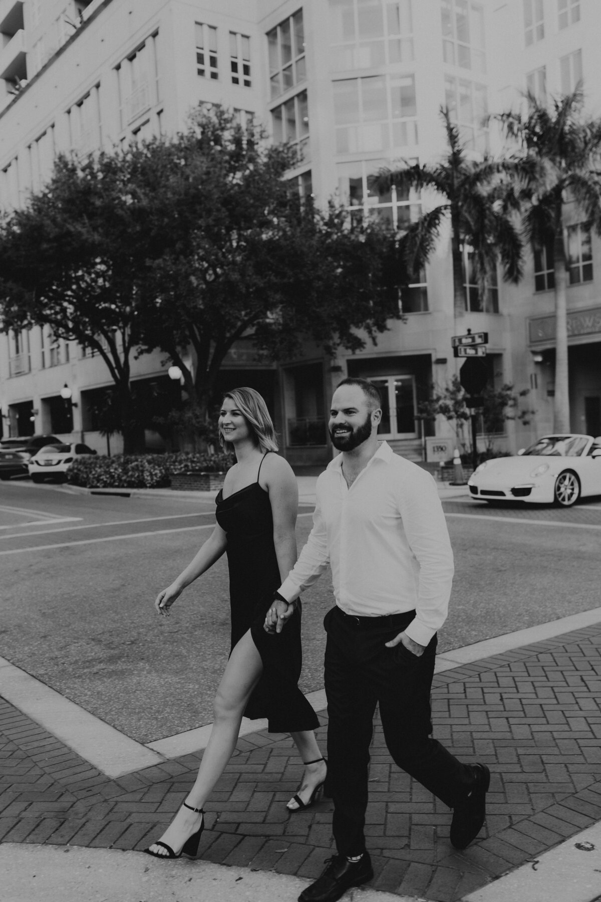 Downtown Sarasota engagement session | downtown engagement photos_