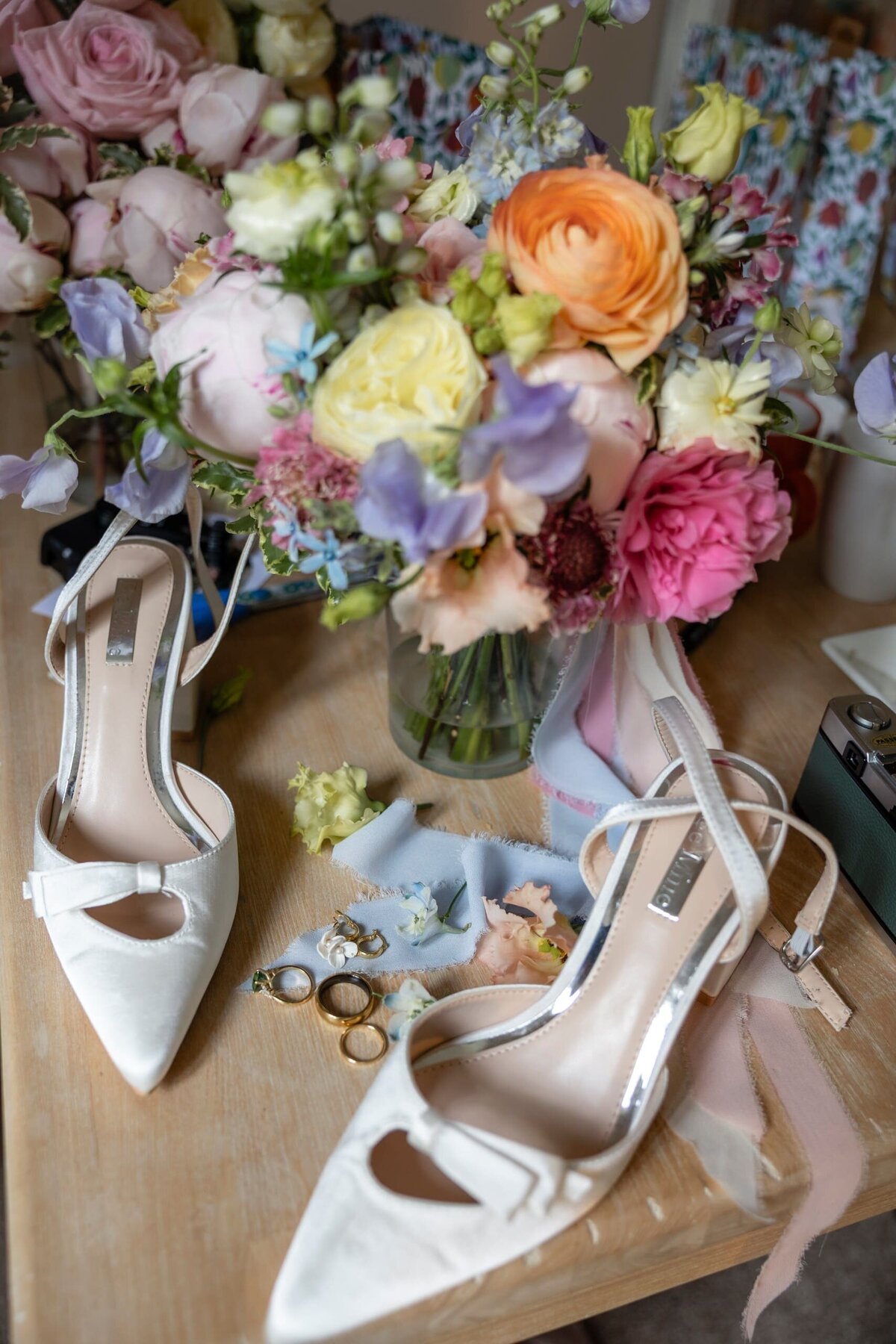 elegant-colorful-wedding-ceremony-french-chateau10