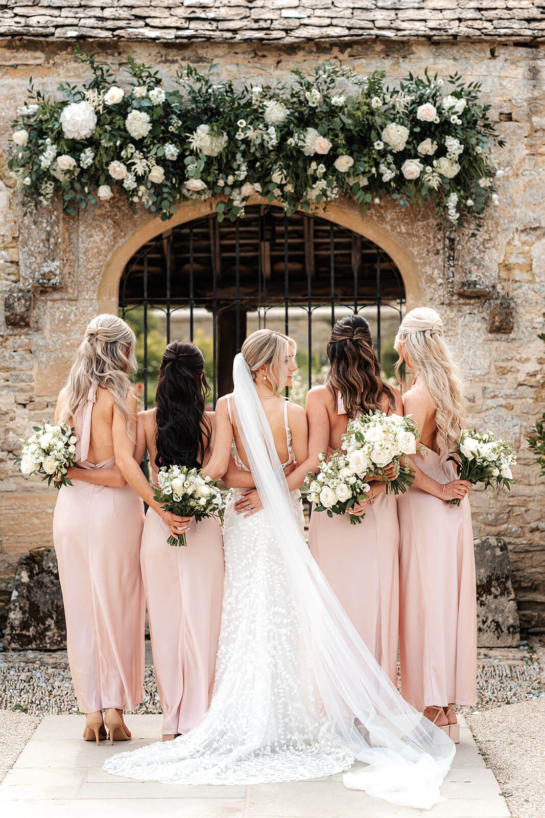 caswell-house-bride-bridesmaids-pink-dresses-outdoor-florals