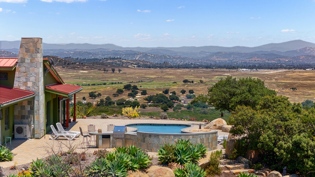 Ramona-San-Diego-Real-Estate-Photography-Meg-Bogart-Closing-Photos-5