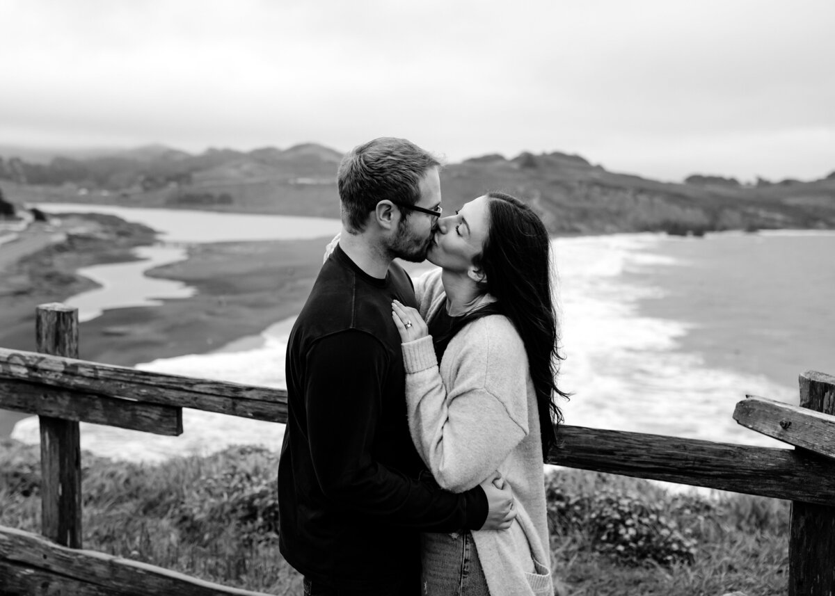 05312023_Makenzie+Gavin_RodeoBeachCA_AnjaJensenPhotography-237