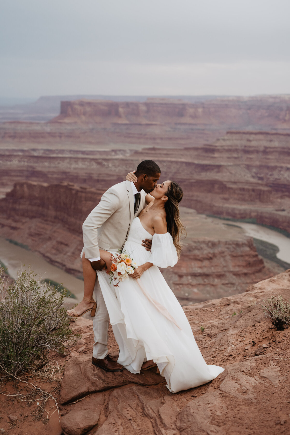 Utah Elopement Photographer captures groom lifting bride's leg