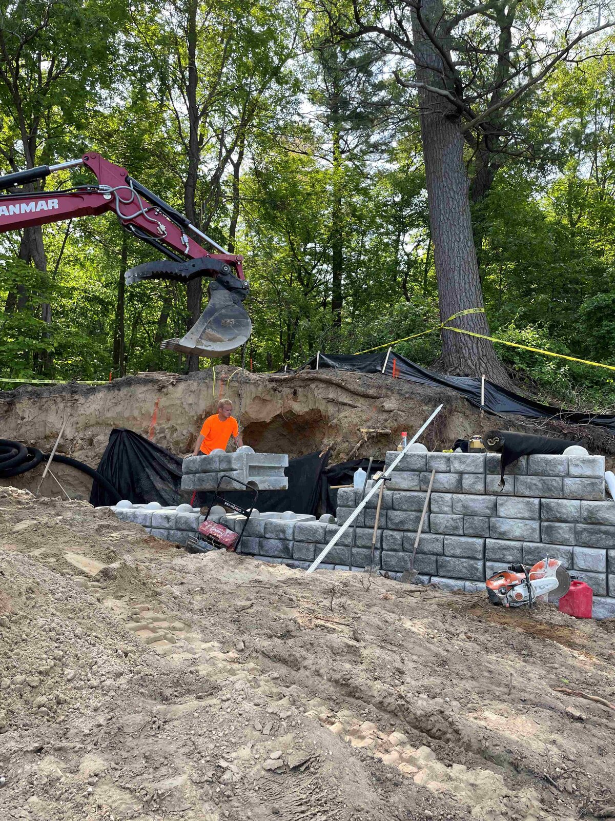 lake-orion-beach-redi-rock-retaining-wall