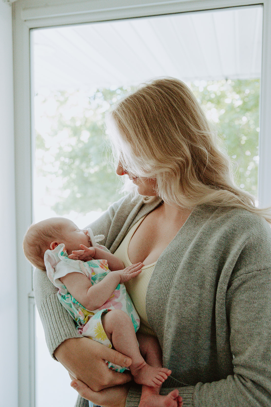 Family photos without the stress — just laughter, hugs, and real moments. Minnesota family photographer for playful, true-to-life memories.