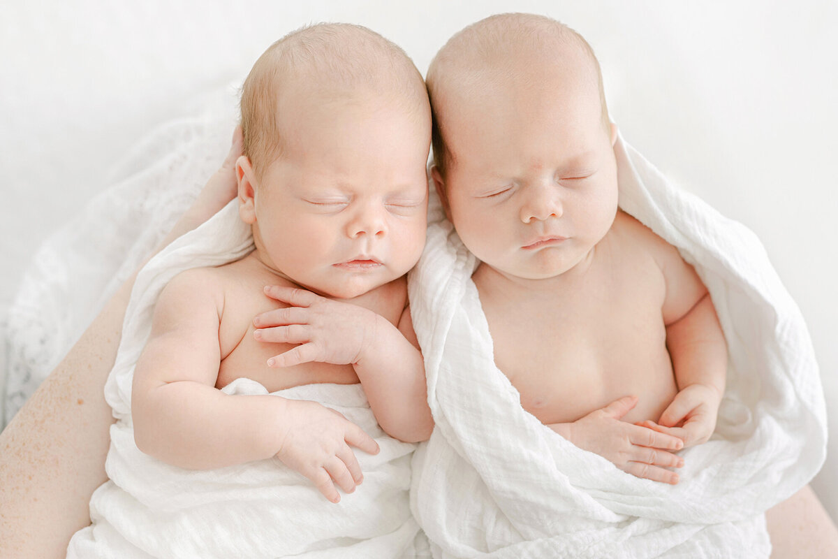 twin-newborn-photography in birmingham al