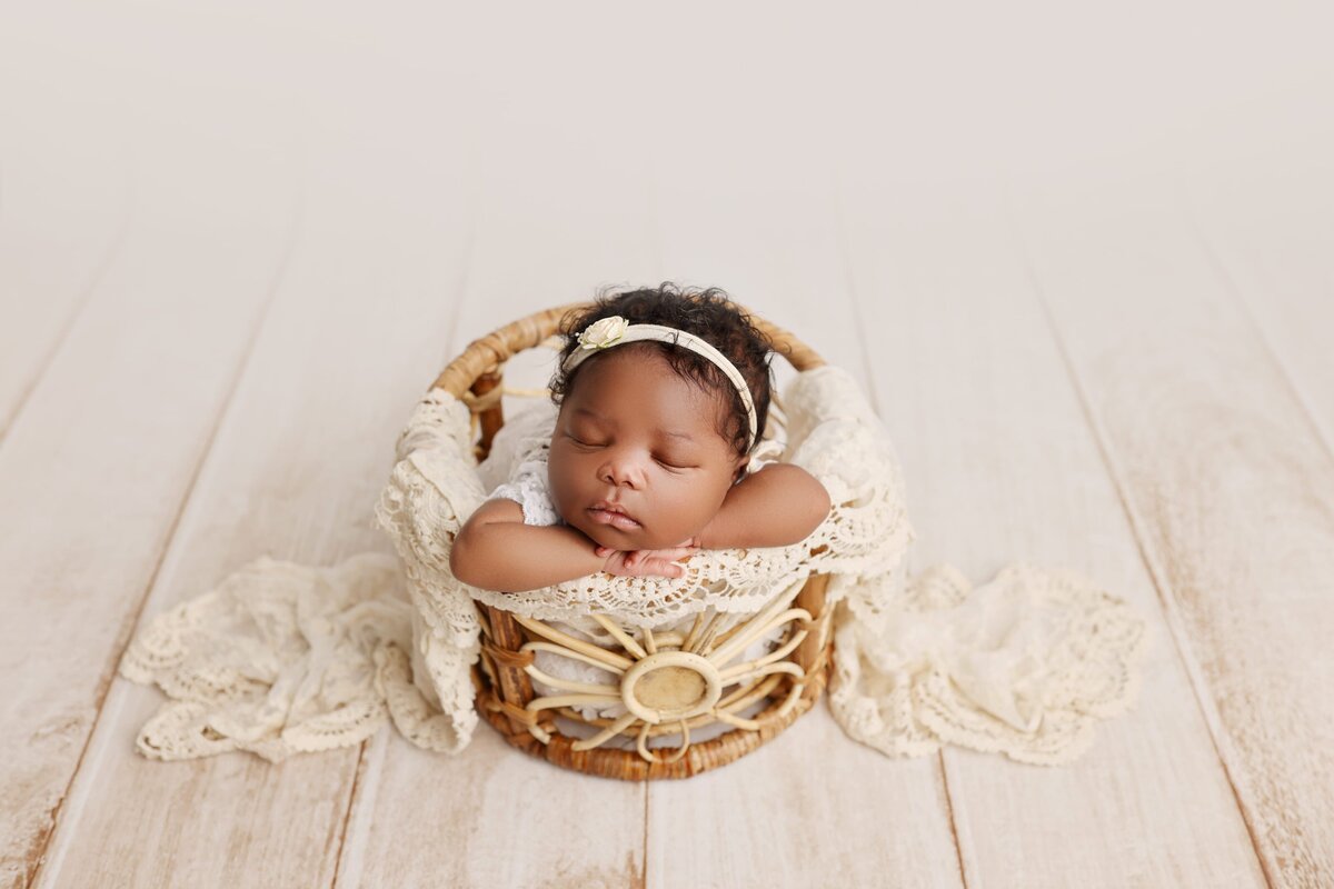 charlotte-newborn-daisy-basket