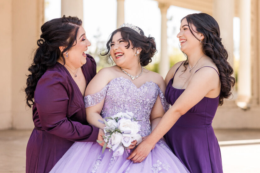 mother-daughters-laughing
