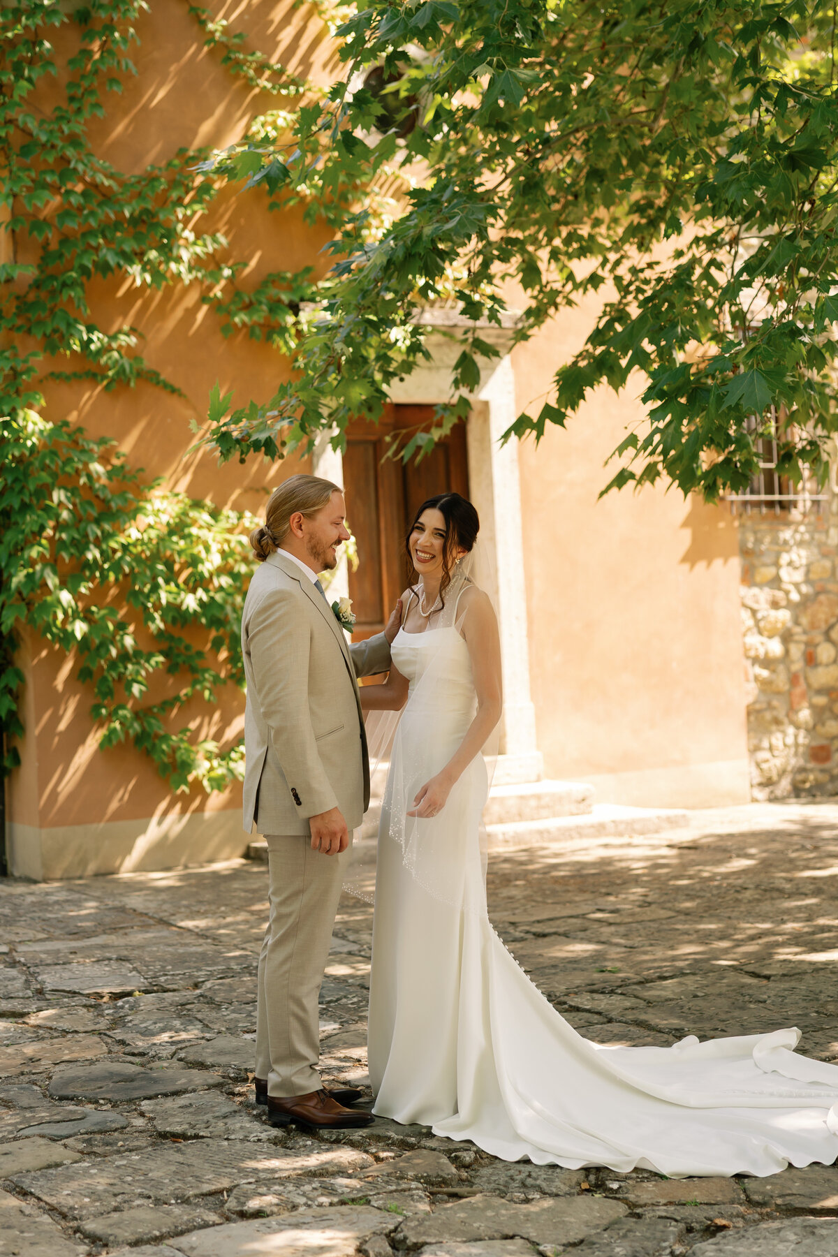 Romantic bridal portraits in the gardens of Villa La Selva