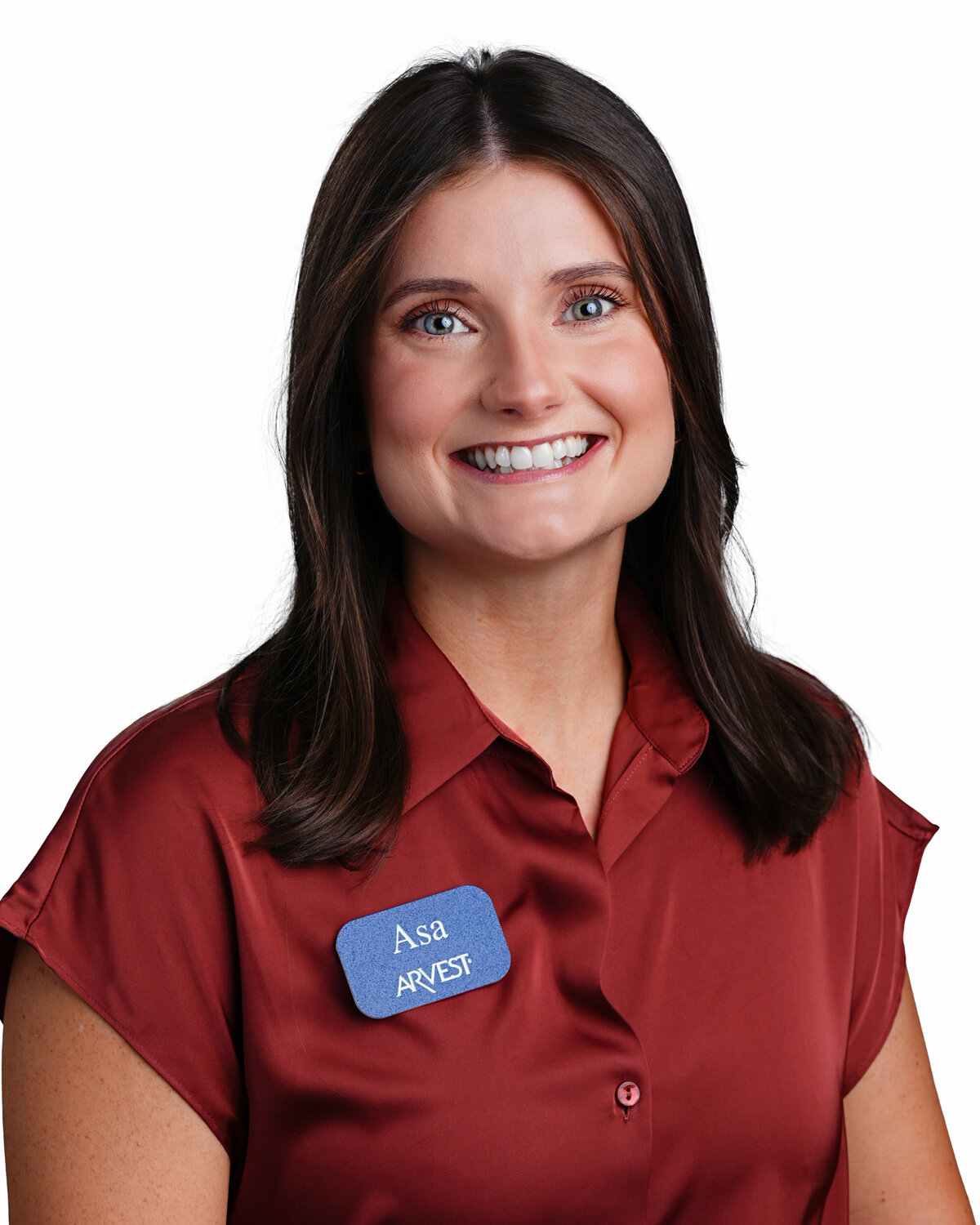 kansas-city-headshot_backdrop-standard-photography-0107-woman-in-red-top-with-name-badge-headshot