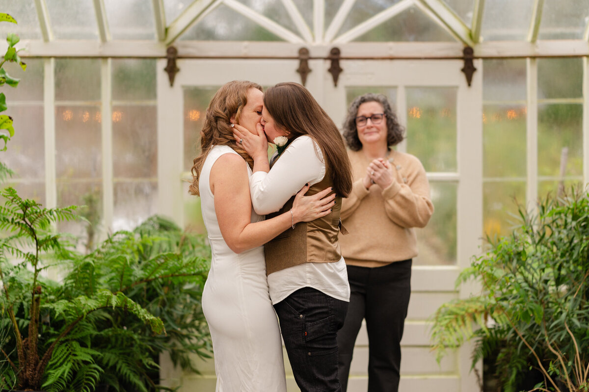 Bellingham-Wedding-Photographer_LGBTQ_Christiansons-Nursery_Caylie-Mash_08