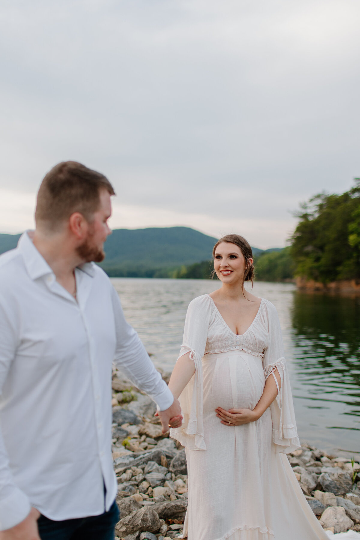 Documentary-Maternity-Session-at-Carvins-Cove-RJ-5