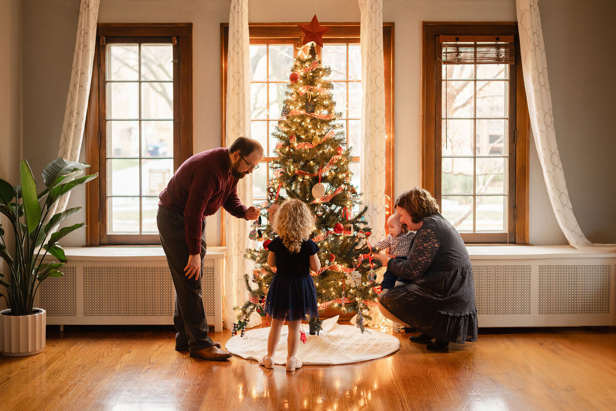 lkw-01-indoor-christmas-family-photos
