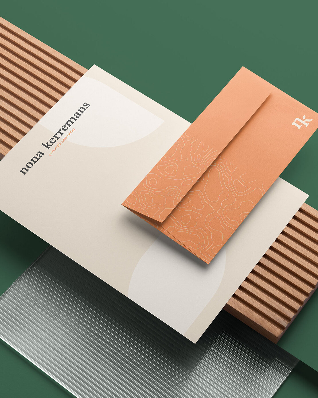 Minimalistisch briefpapierontwerp voor Nona Kerremans – Studio Vers branding