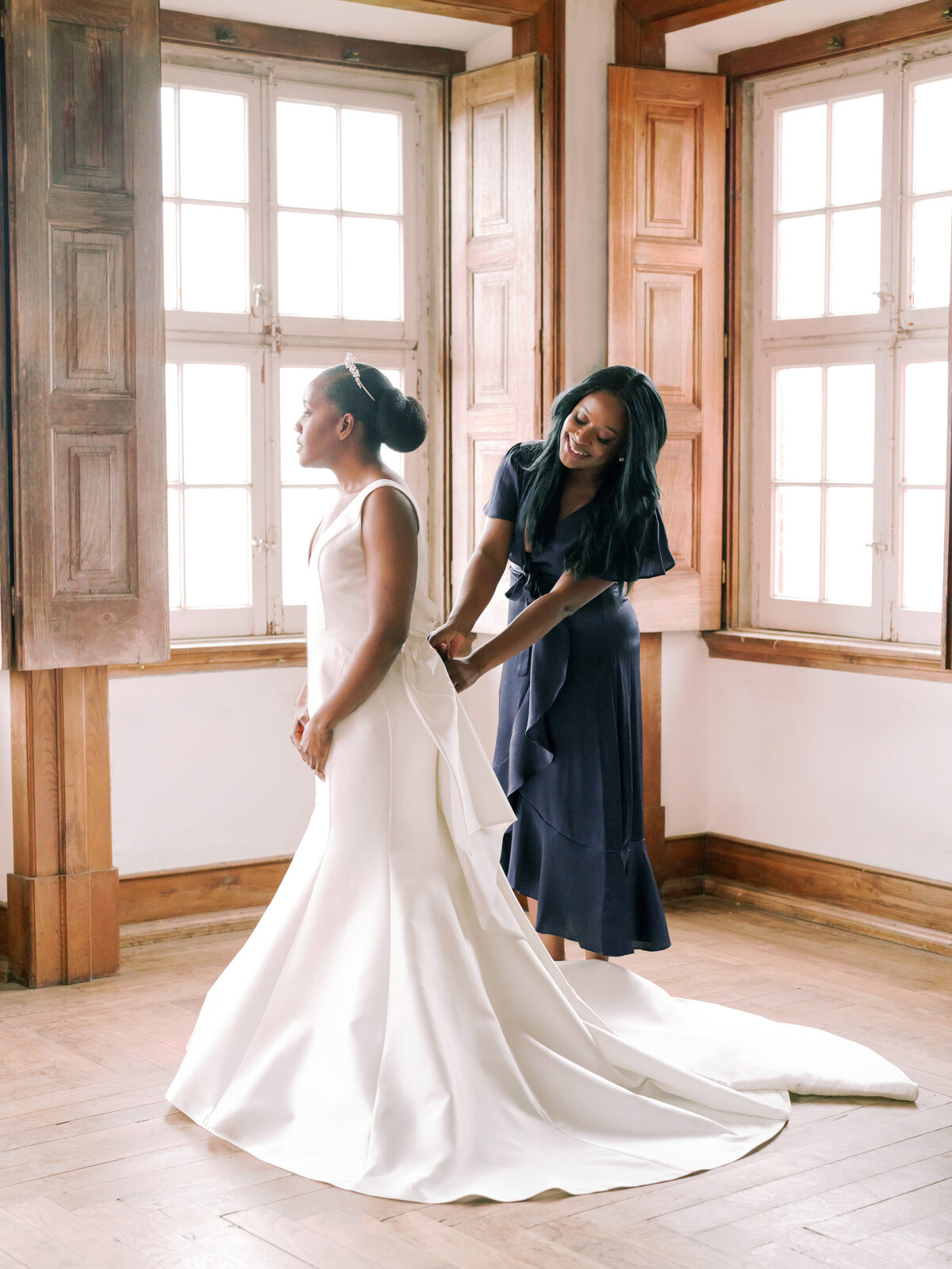casa-dos-penedos-portugal-wedding-bride-getting-ready